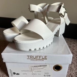 Chic Platform Sandals with a Cleated Heel - White